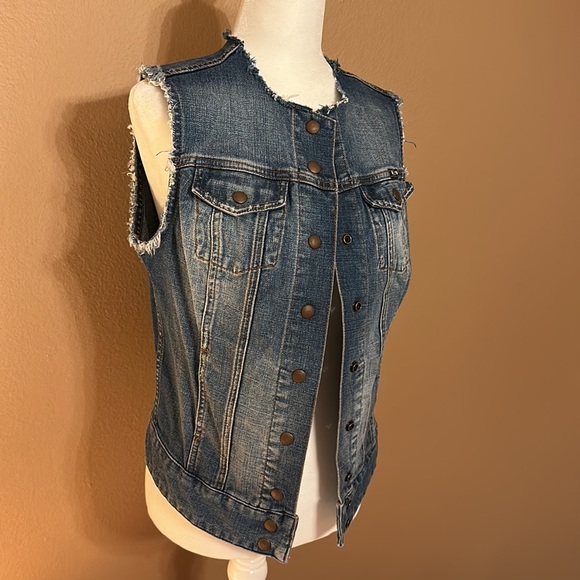 LUCKY - Picture 3 of 7